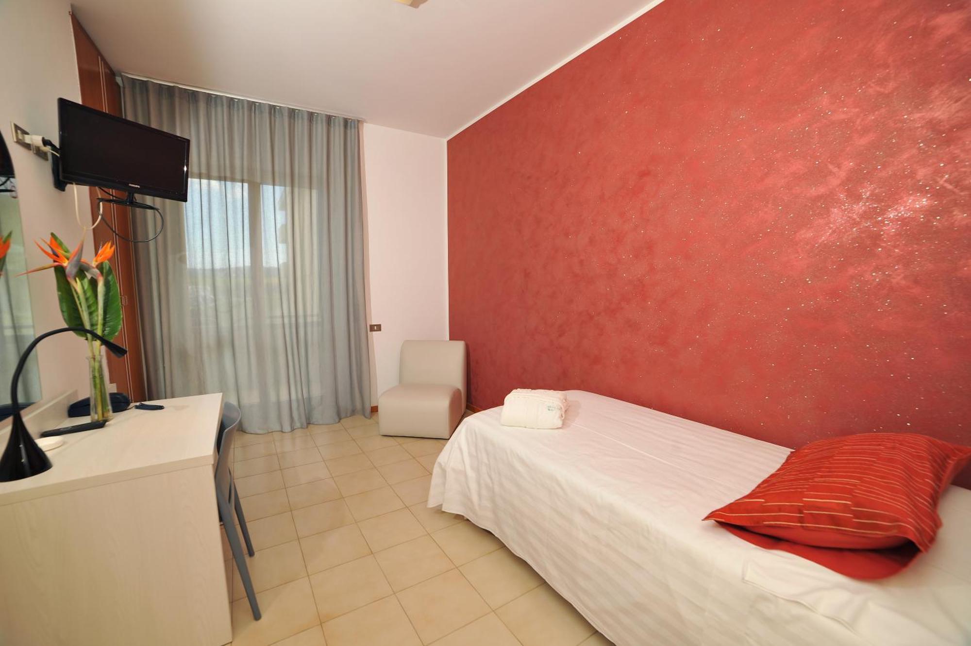 Hotel San Crispino Morrovalle Exterior photo
